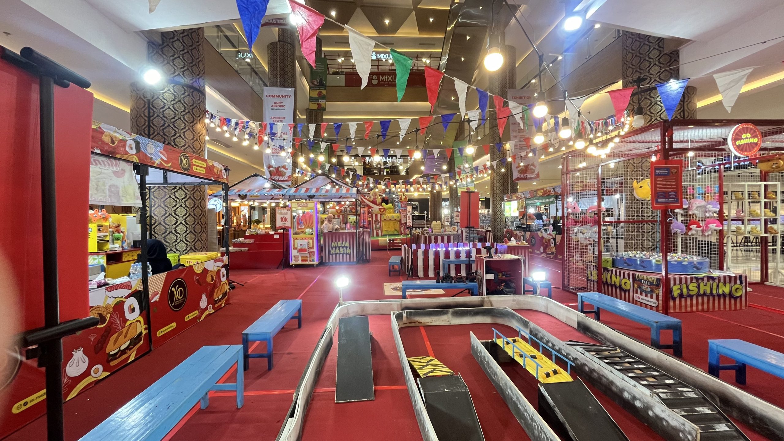 CARROUSEL FAIR ADALAH WAHANA PERMAINAN INDOOR TERBESAR DI JAWA TIMUR