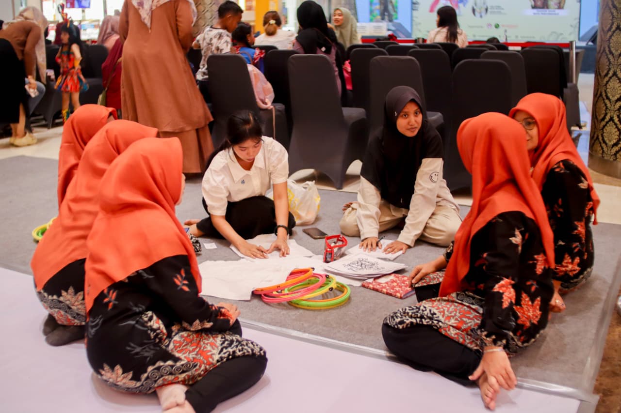 RAYAKAN KEINDAHAN BATIK DALAM NUANSA ELEGAN DAN KREATIF